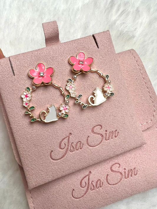 Garden Tales - 18K Gold Flower Cat Earrings